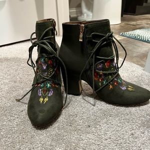 Great and floral booties. Never worn, tried on once.